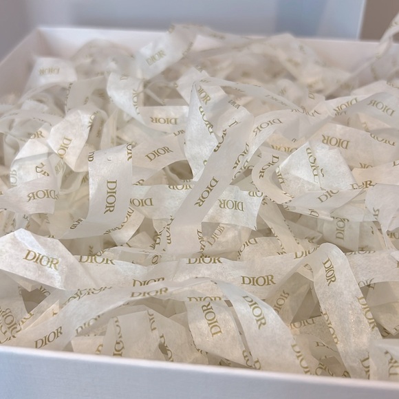 Christian Dior Floral Gift Box 🎁🌹 Great condition! - Picture 6 of 6